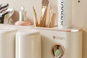 Bộ nhả kem đánh răng GonQin A2209 gắn tường kèm 4 cốc