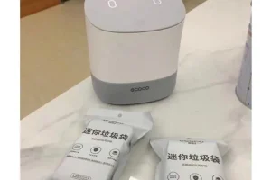 Thùng rác mini để bàn ECOCO E2241 dung tích 1.5L nắp kín