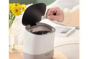 Thùng rác mini ECOCO E2241 nắp đậy kín khóa mùi